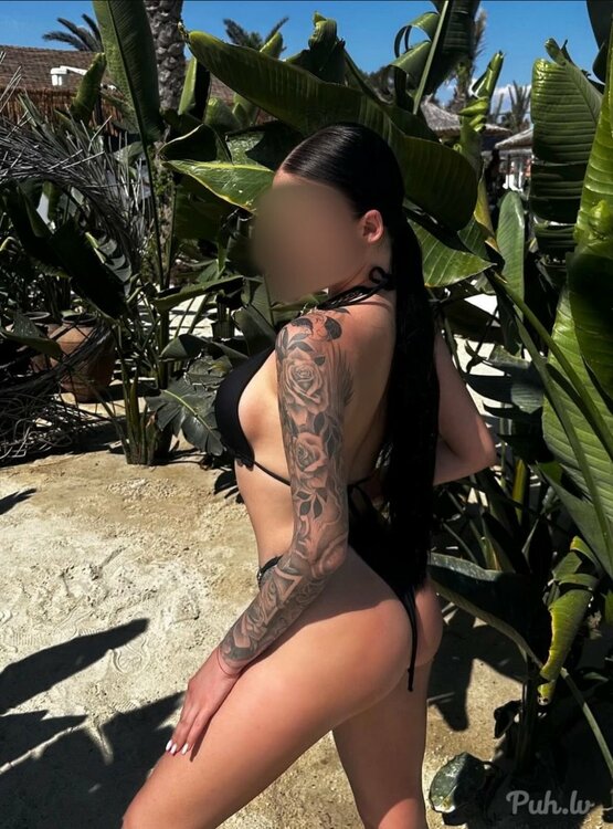 Screenshot_20251122-232014_Samsung Internet.jpg